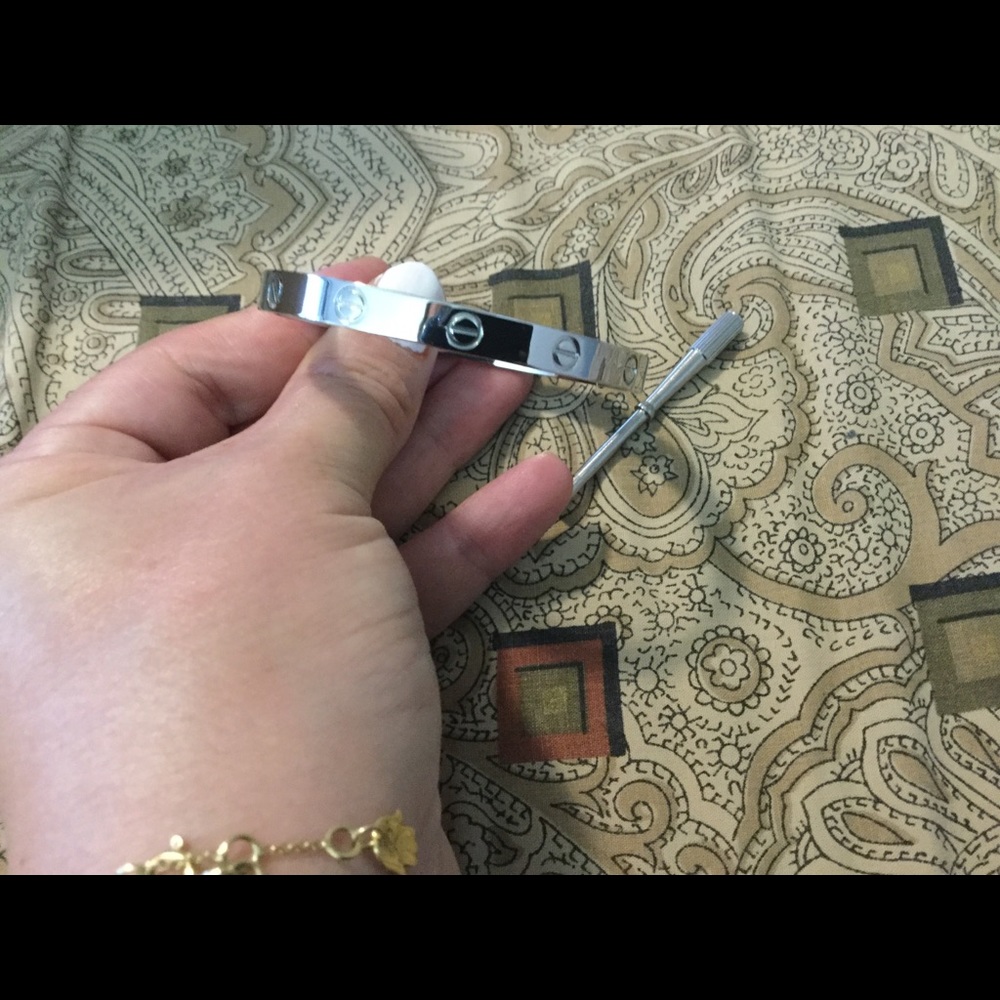 beautiful love bracelet with screwdriver